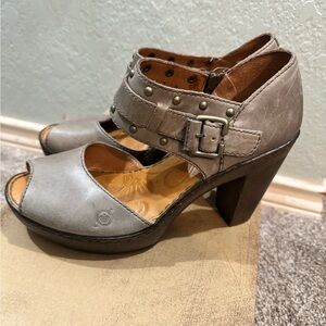 Born Tierney Taupe Sandals EUC